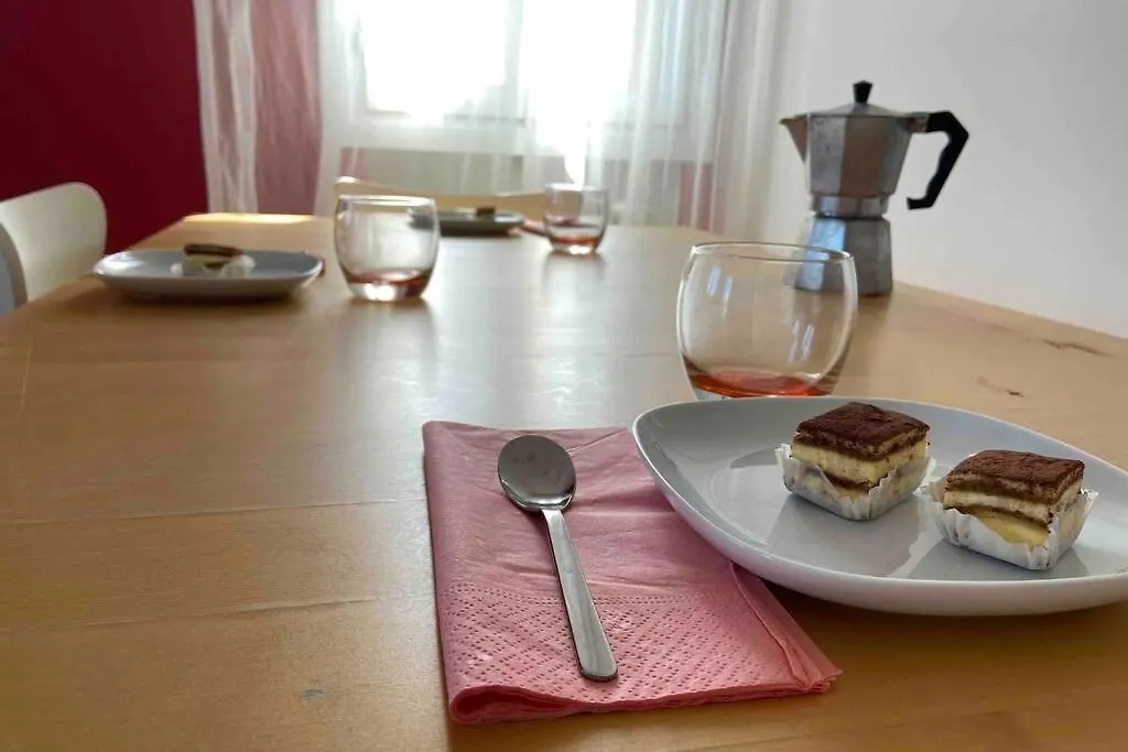 Tiramisu, A Cozy 2-Bdrm Apt Apartment Treviso